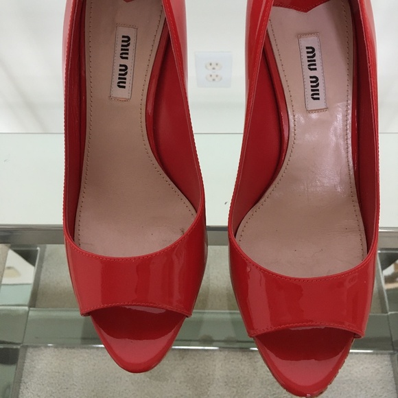 Miu Miu Red Patent Cork Wedge Sandals Size 38 - Picture 7 of 7